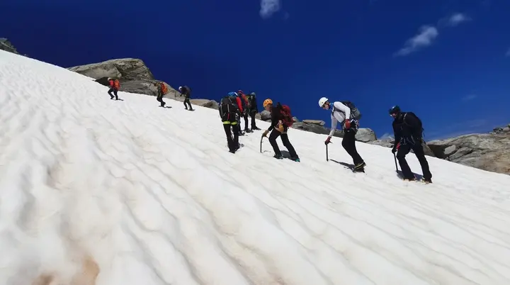 Gehen im Firn beim Hochtourenkurs 2024 | © Jens Kirschke