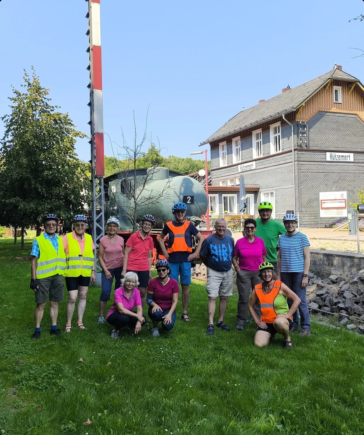 Gruppenbild Bahnhof Hützemert | © Lydia Mihlan